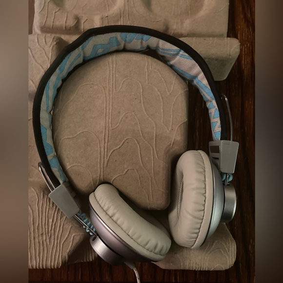 Marley Positive Vibrations Earth-Friendly Headphones - Picture 4 of 8